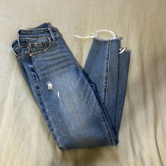 Old Navy High Rise Jean - Picture 1 of 3